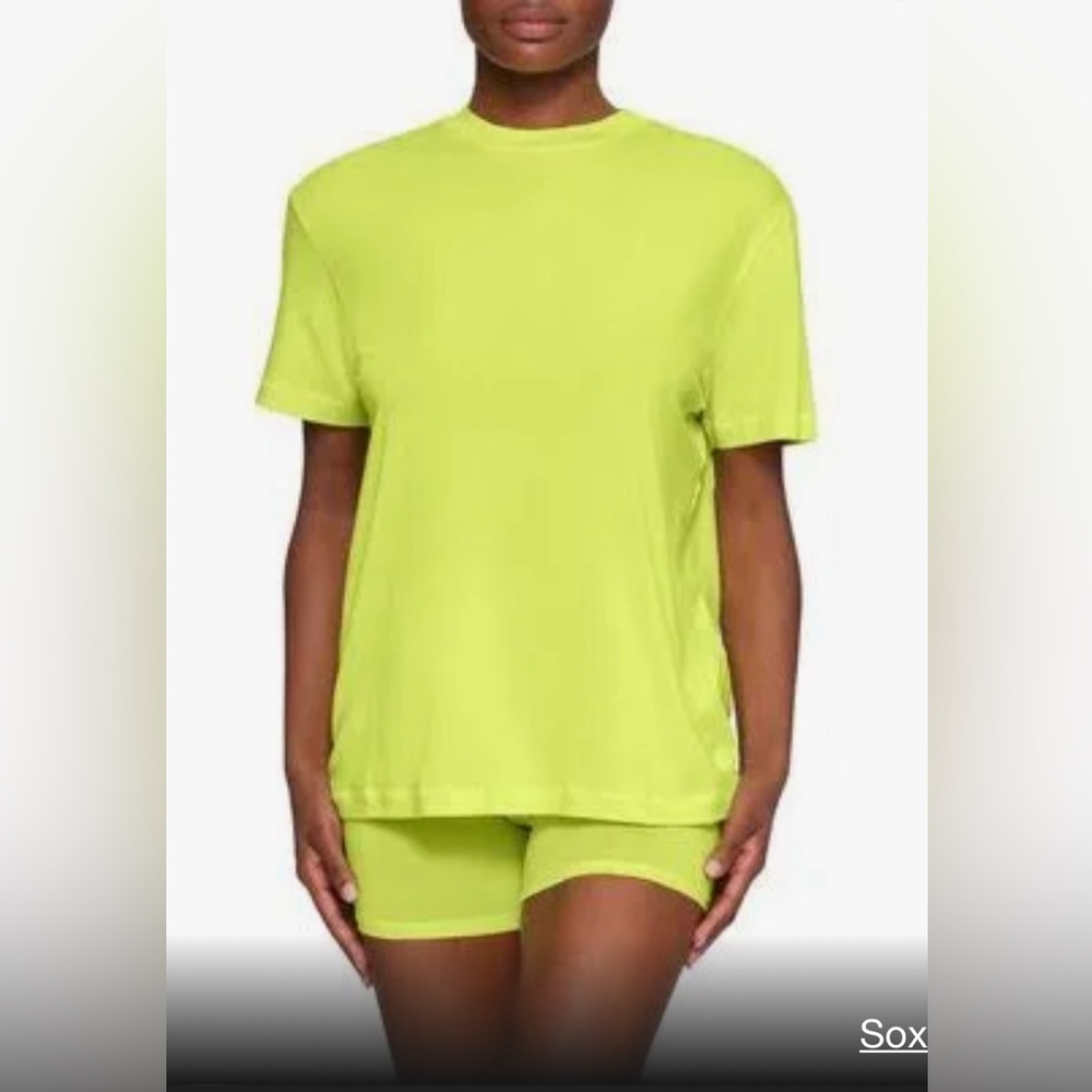 NWT SKIMS Boyfriend T-Shirt - Yellow Highlighter